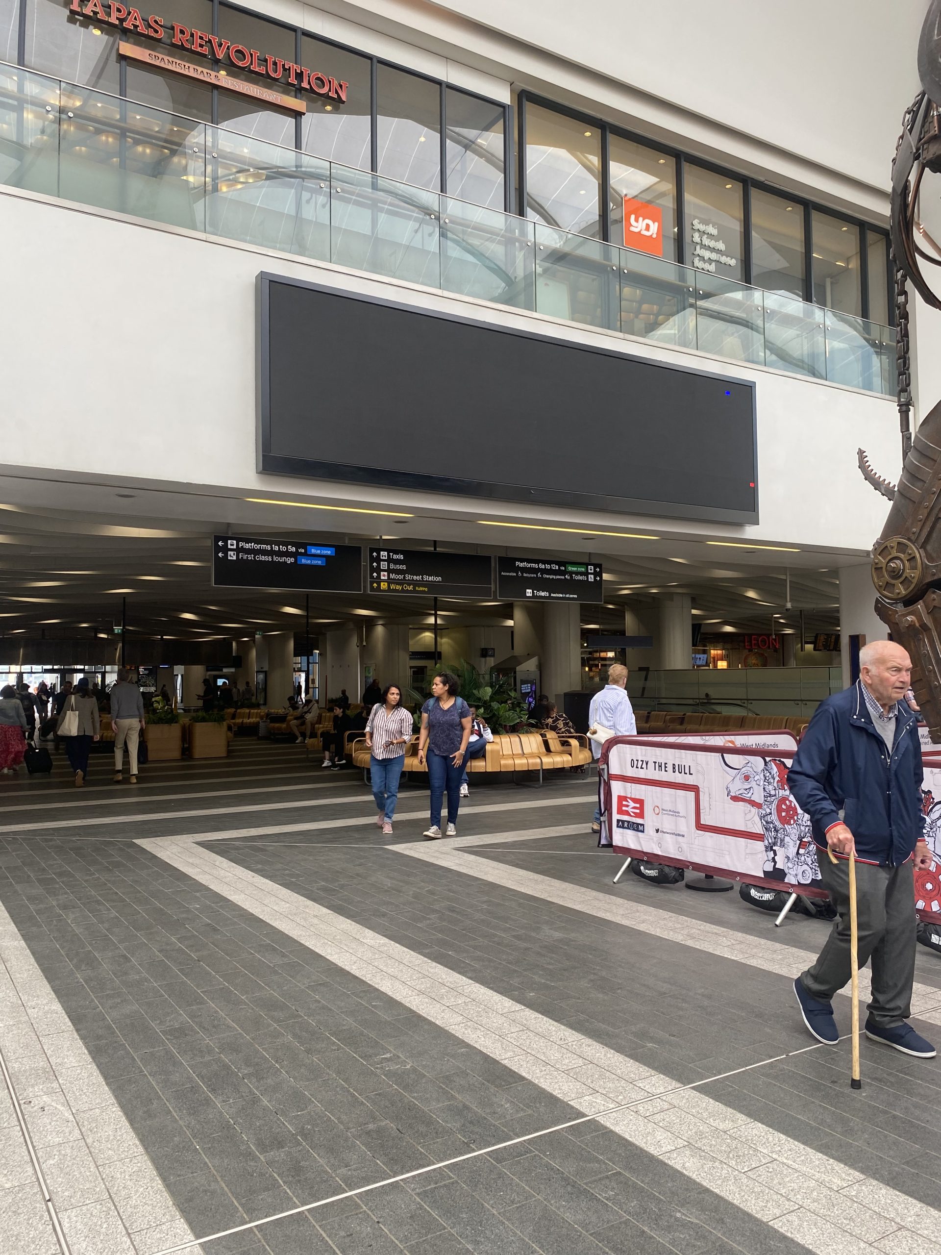 JCDecaux - Screen Removal at Birmingham New St, Grand Central Station