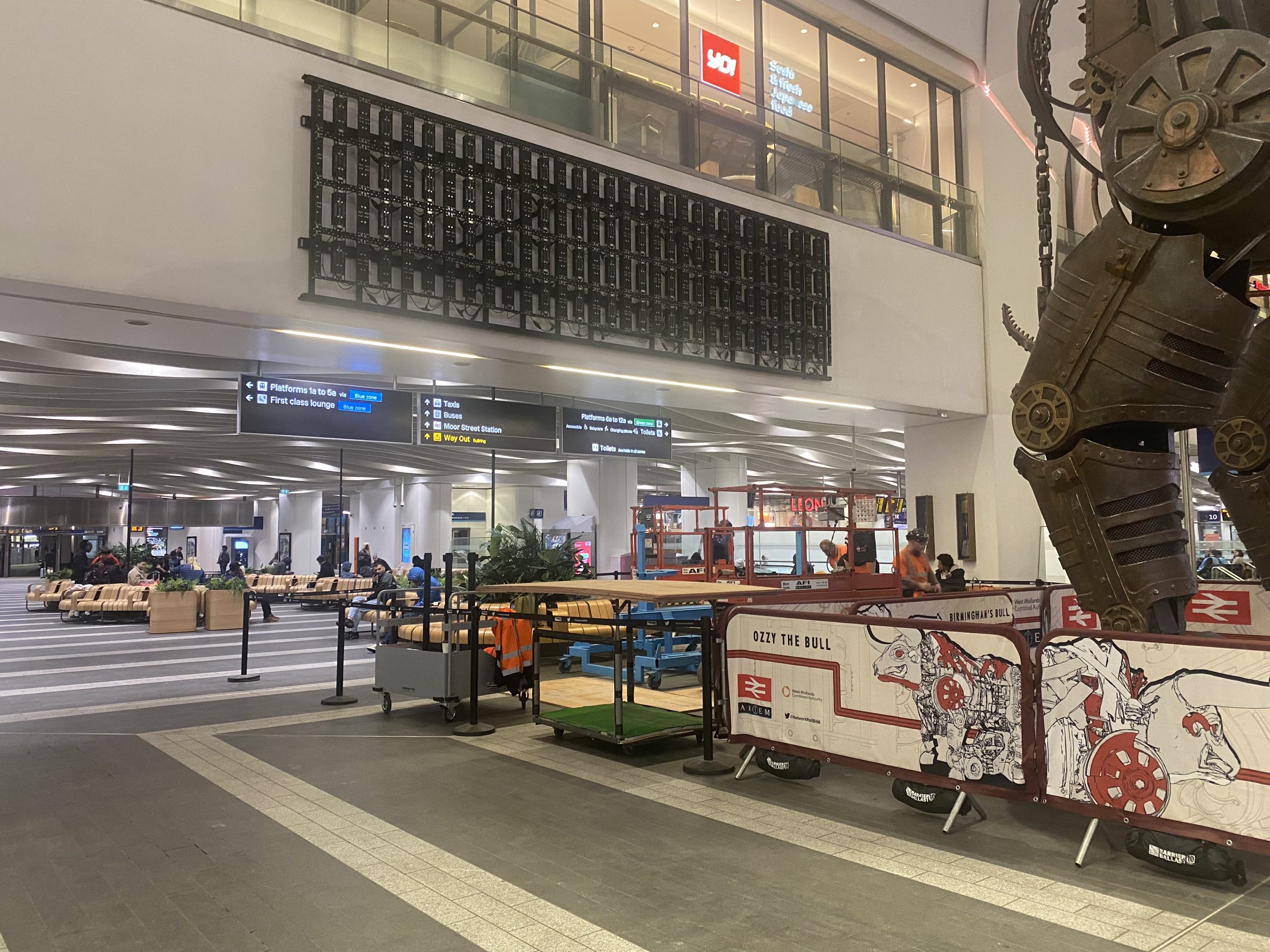 JCDecaux - Screen Removal at Birmingham New St, Grand Central Station
